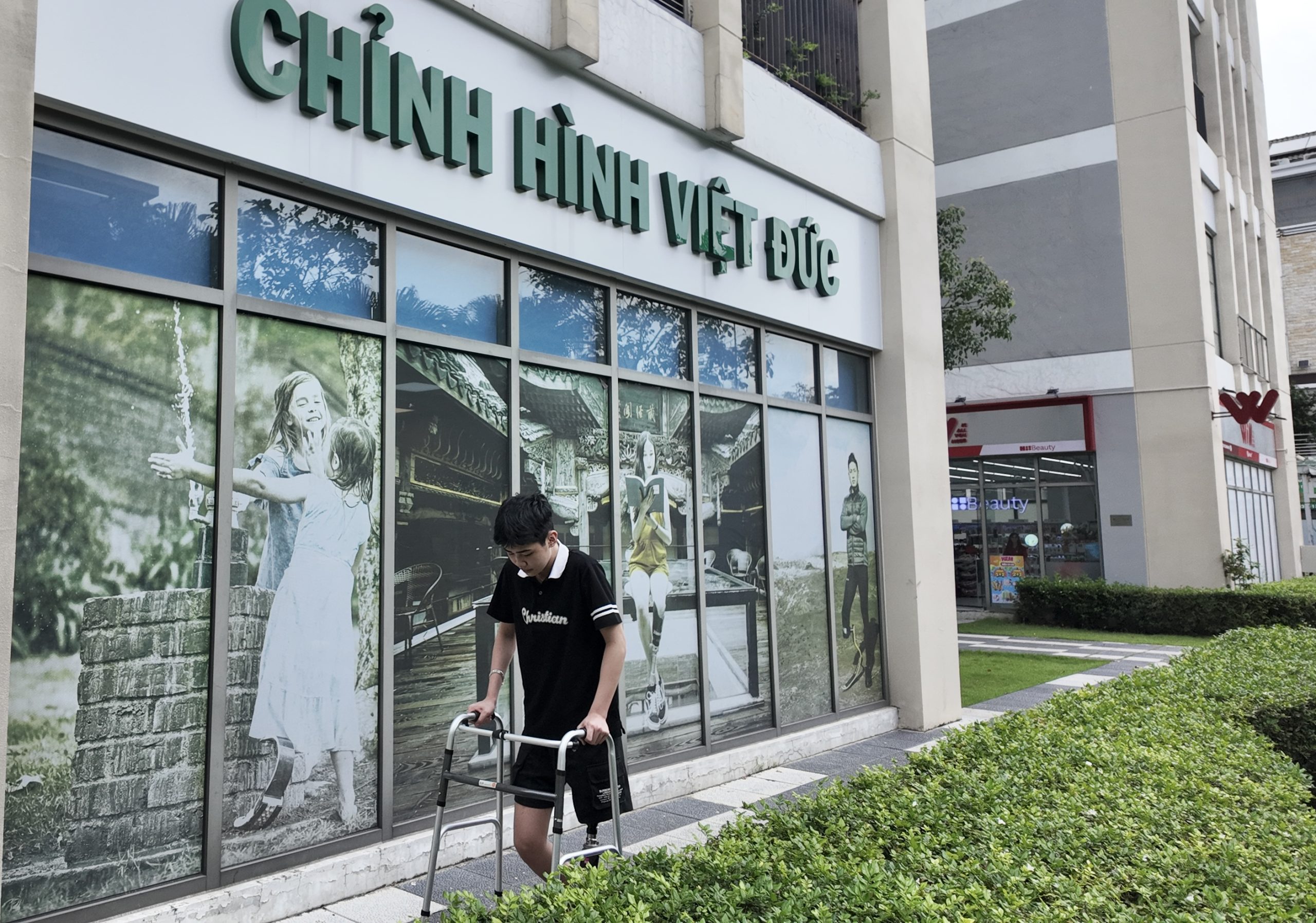 chân giả trên gối chất lượng