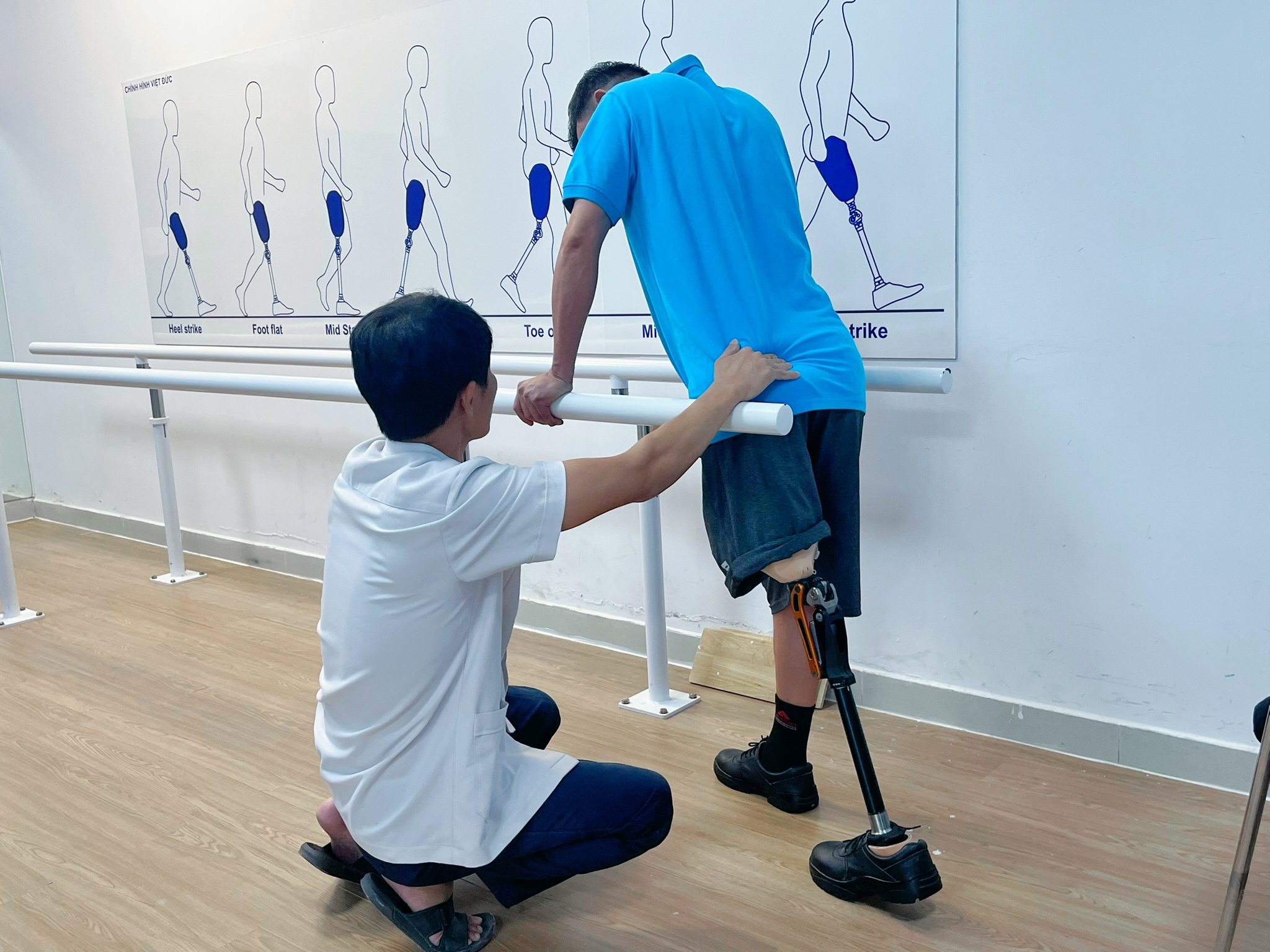 giá lắp chân giả trọn gói