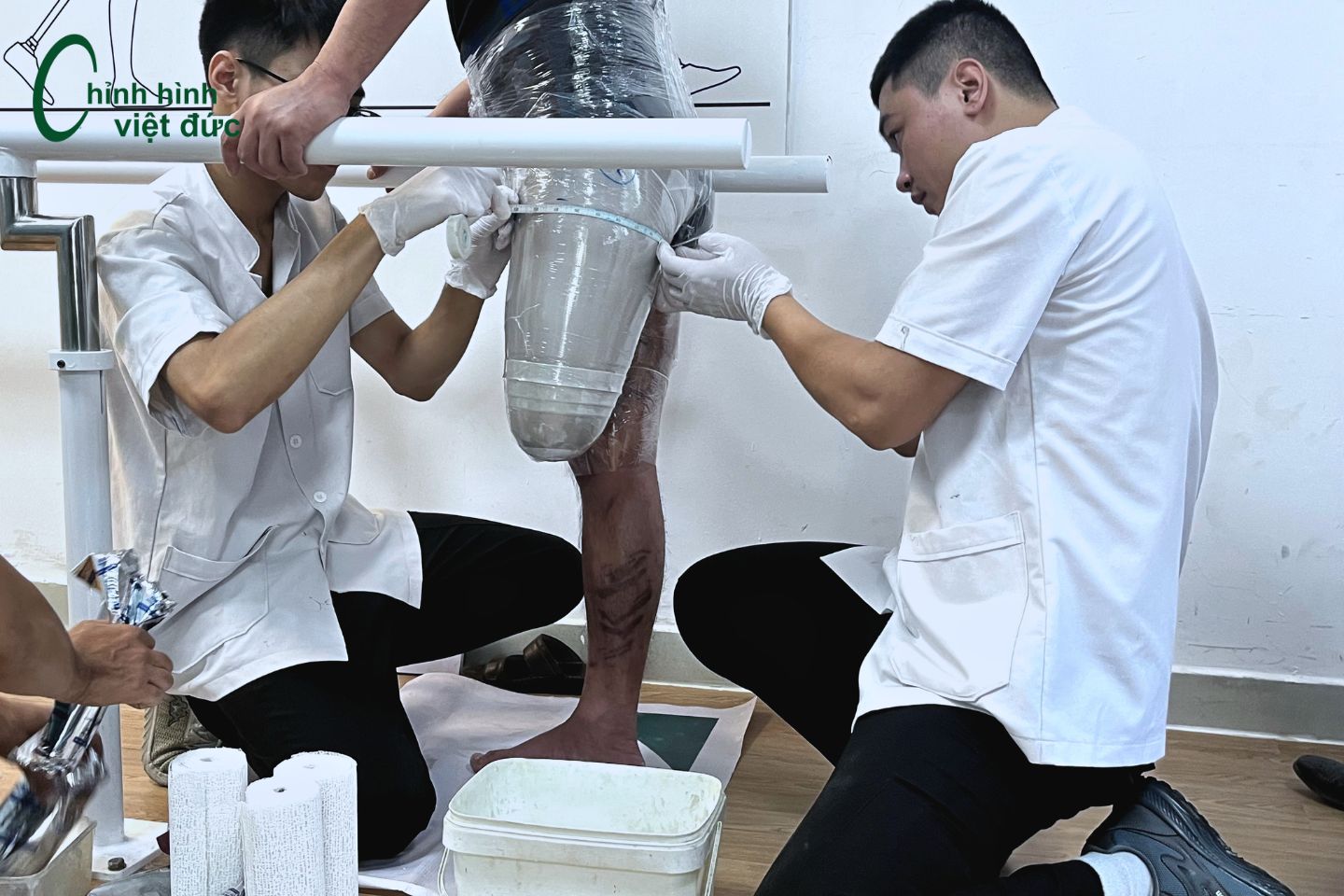 đo kích thước chân giả trên gối