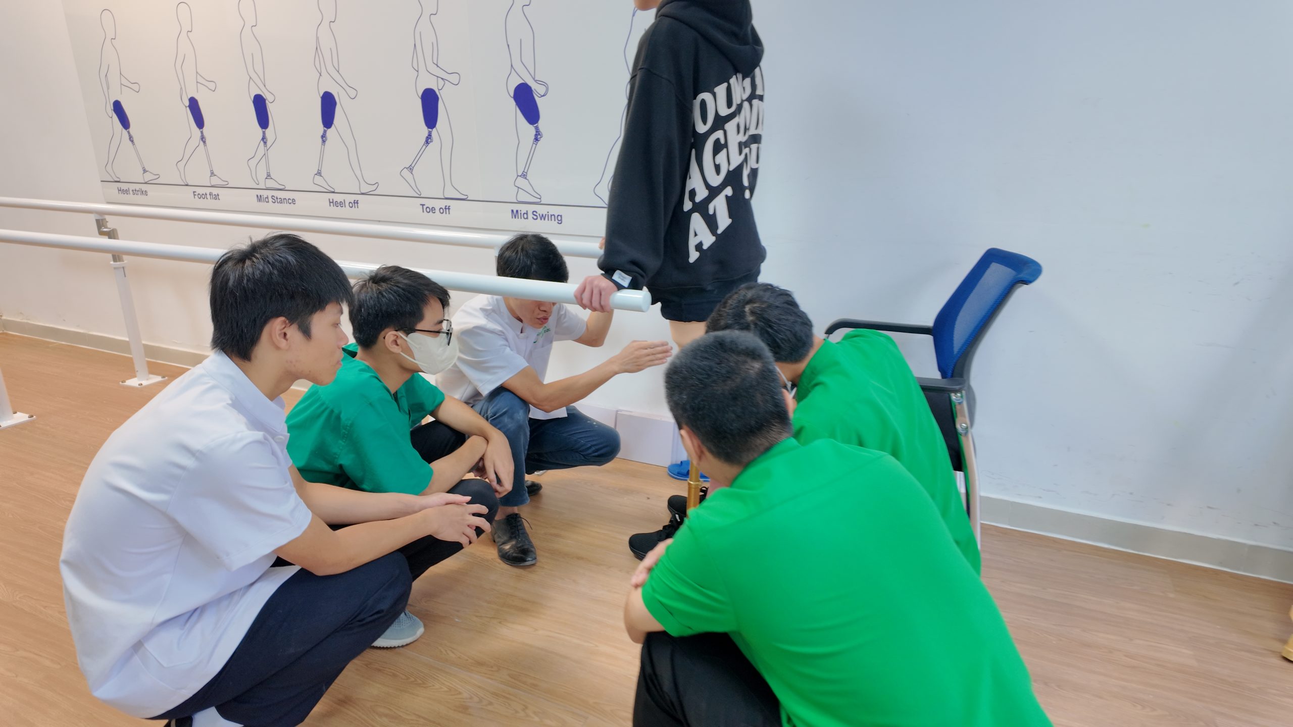 chân giả trên gối tốt